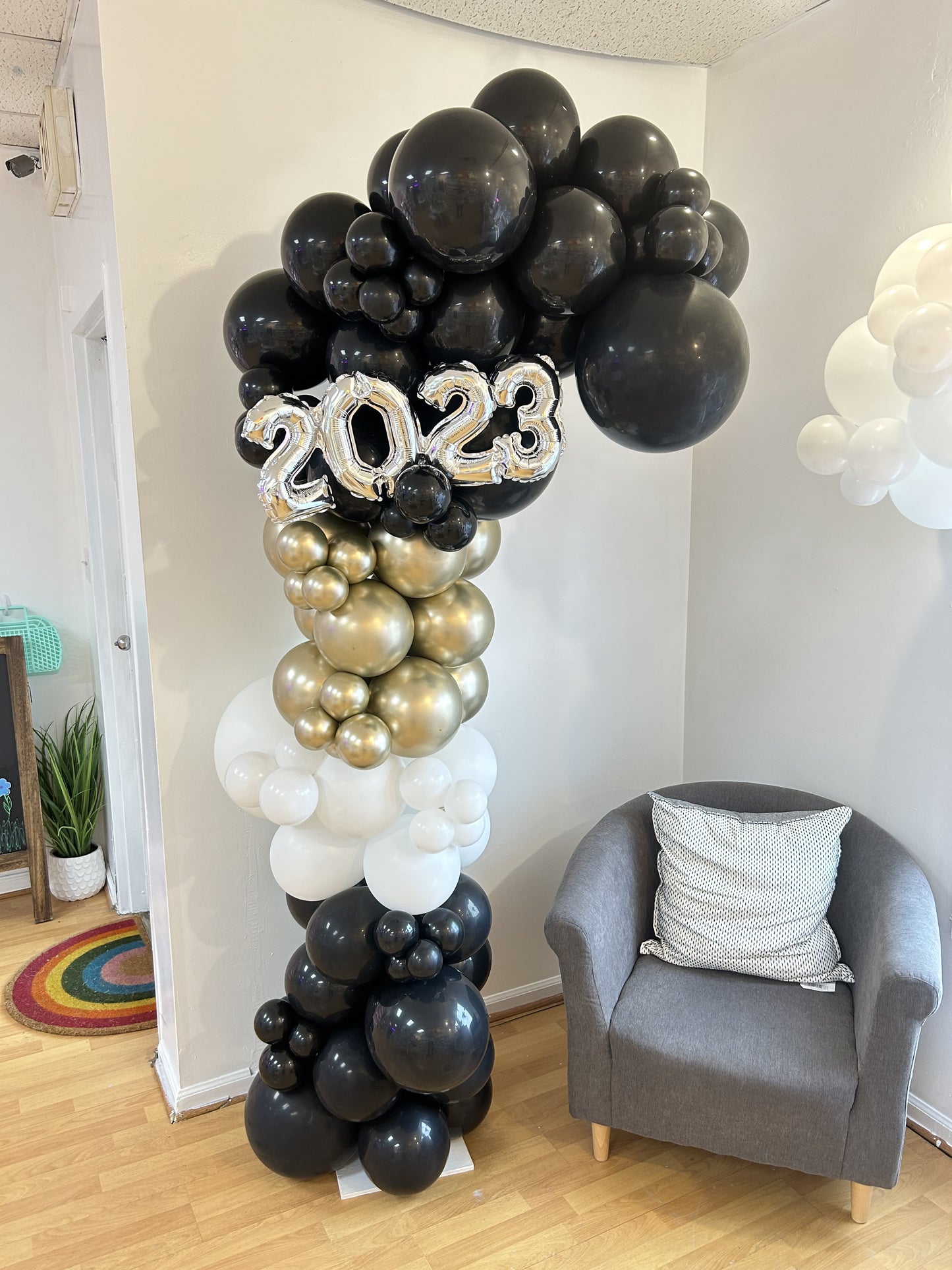 Balloon Garland Column (Organic) Half Arch